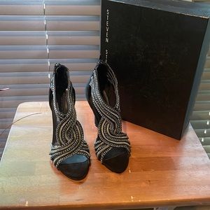 Steven by Steven Madden heals